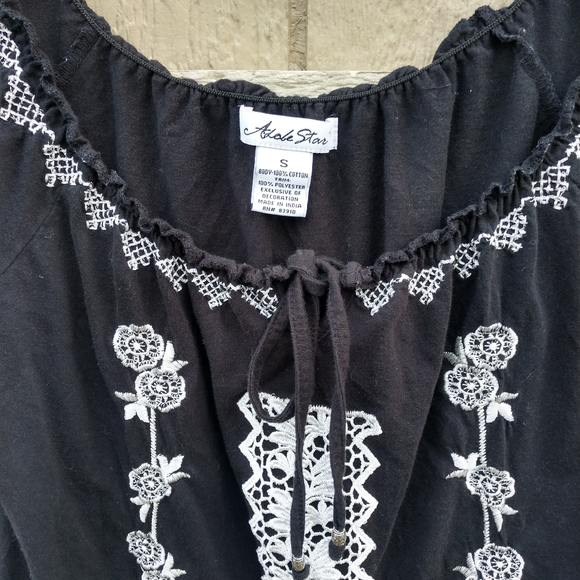 Adobe Star black white stitch applique top - Picture 6 of 8